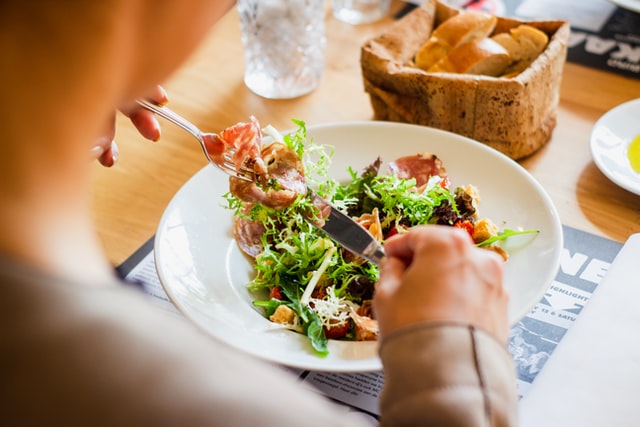 Can Your Diet Contain a Mix of Meal Replacement Shakes and Real Food?