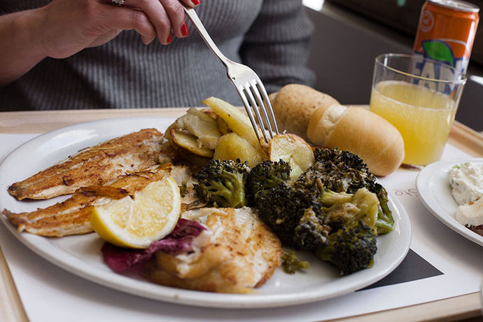 What Is the Recommended Protein to Carb Ratio for a Meal Replacement Shake?